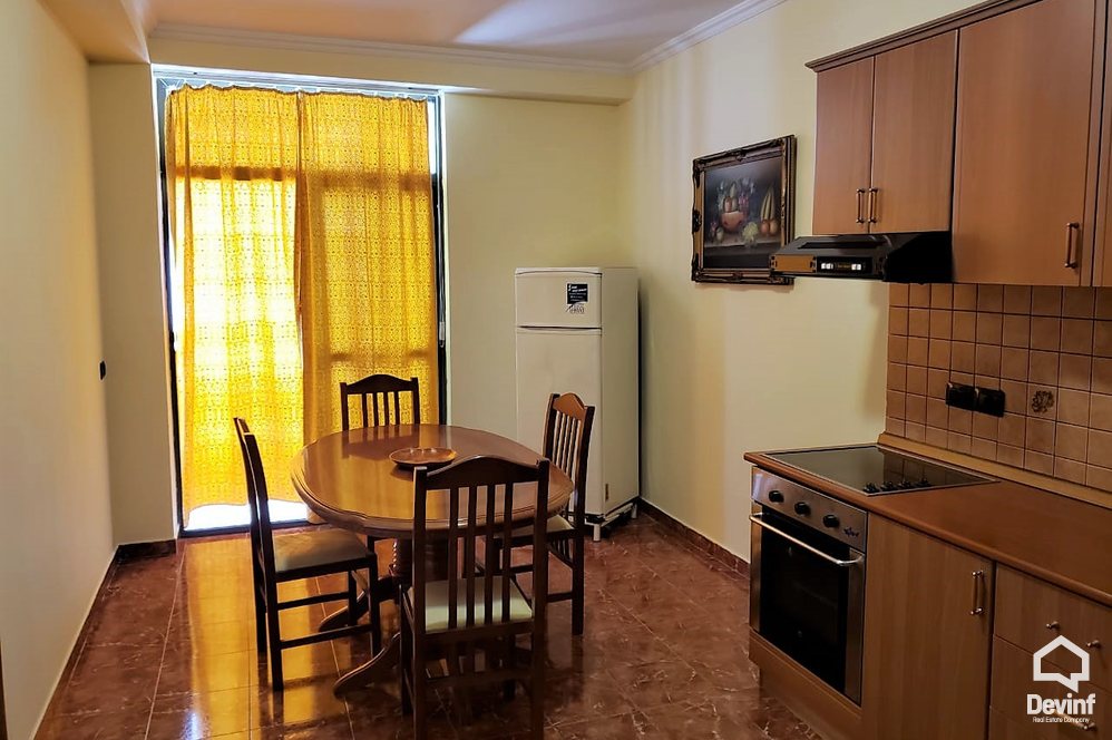 Tirane Qera Apartament 1+1+G Apartamenti ndodhet ne nje pallat te ri prane Hotel President apartament
