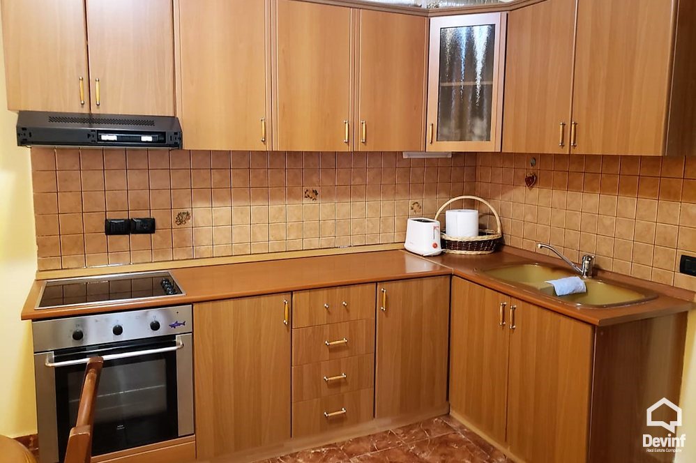 Tirane Qera Apartament 1+1+G Apartamenti ndodhet ne nje pallat te ri prane Hotel President apartament