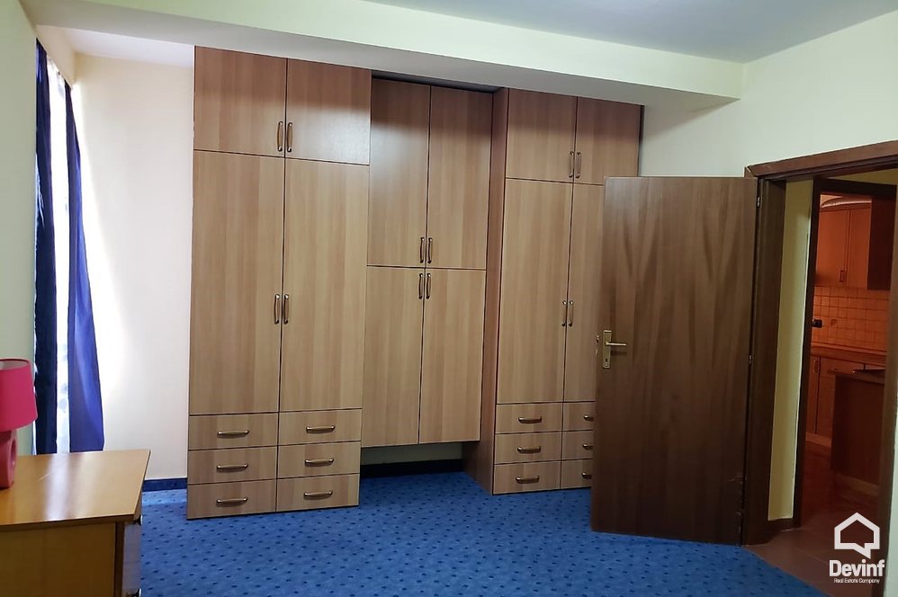 Tirane Qera Apartament 1+1+G Apartamenti ndodhet ne nje pallat te ri prane Hotel President apartament