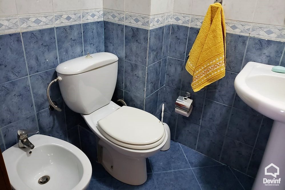 Tirane Qera Apartament 1+1+G Apartamenti ndodhet ne nje pallat te ri prane Hotel President apartament