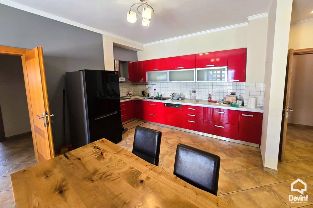 Tirane Qera Apartament 3+1 Apartamenti ndodhet ne nje ndertim te ri ne zonen e Selites apartament