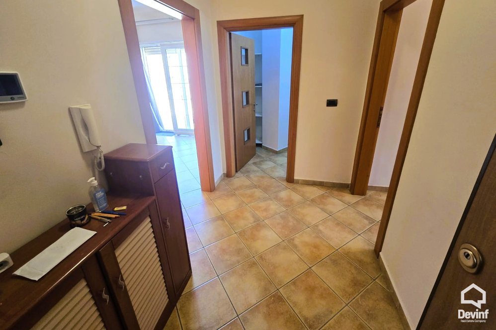 Tirane Qera Apartament 3+1 Apartamenti ndodhet ne nje ndertim te ri ne zonen e Selites apartament