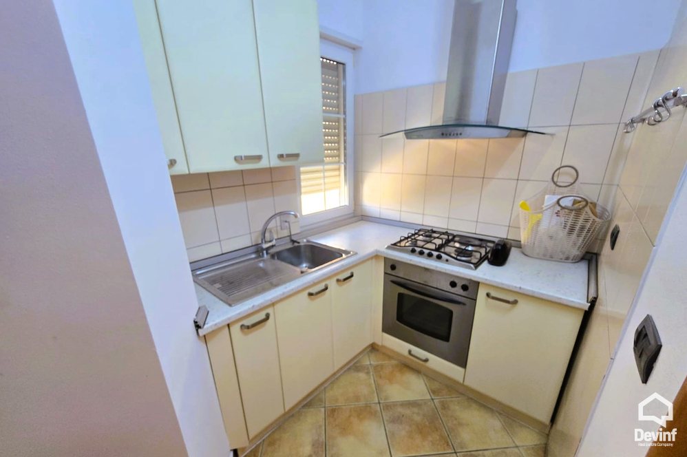 Tirane Qera Apartament 3+1 Apartamenti ndodhet ne nje ndertim te ri ne zonen e Selites apartament