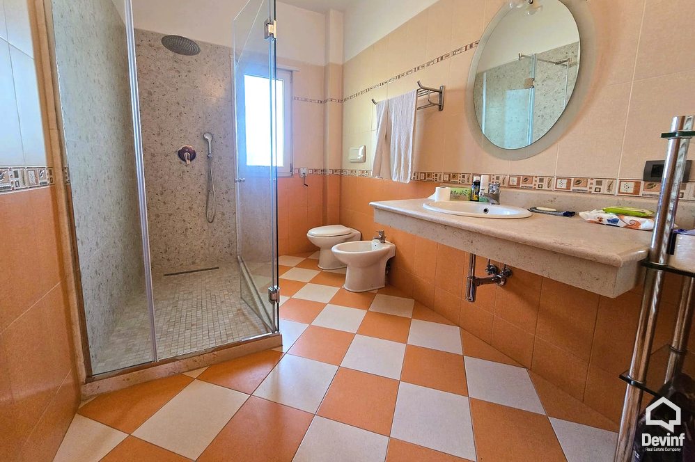 Tirane Qera Apartament 3+1 Apartamenti ndodhet ne nje ndertim te ri ne zonen e Selites apartament