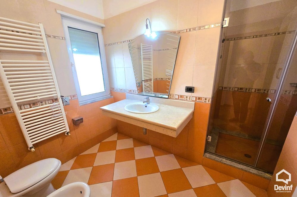 Tirane Qera Apartament 3+1 Apartamenti ndodhet ne nje ndertim te ri ne zonen e Selites apartament