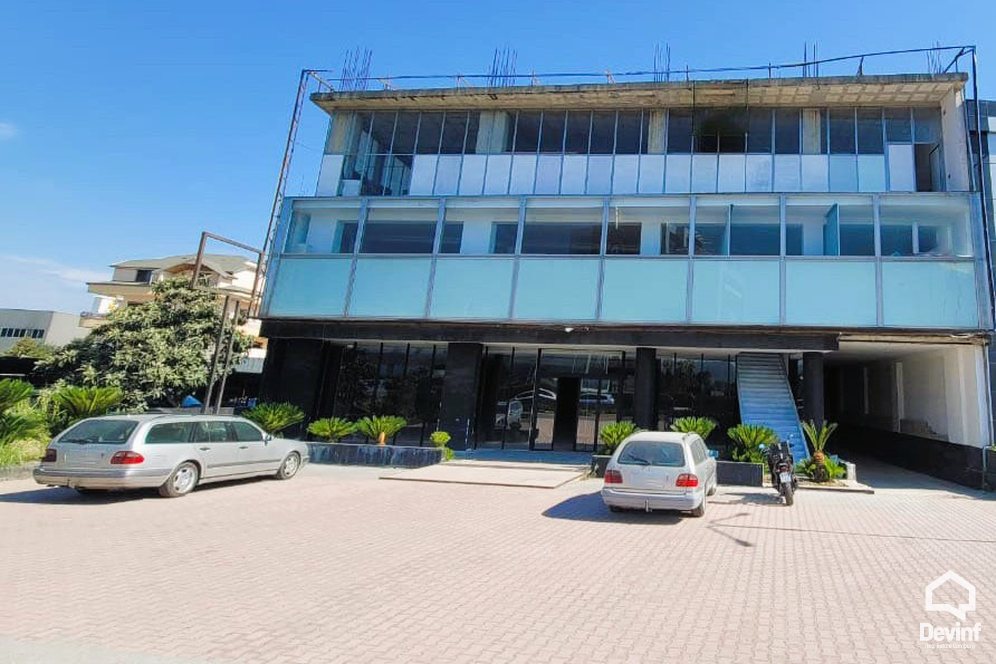 Tirane Qera Magazine Magazine/Showroom ne Autostraden Tirane-Durres magazine show room ekspozite