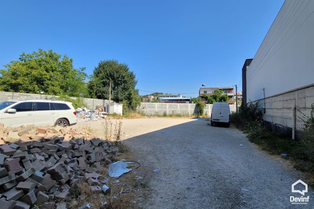 Tirane Qera Magazine Magazine/Showroom ne Autostraden Tirane-Durres magazine show room ekspozite