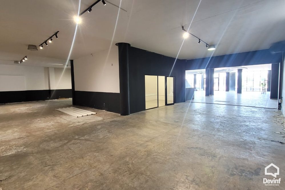 Tirane Qera Magazine Magazine/Showroom ne Autostraden Tirane-Durres magazine show room ekspozite