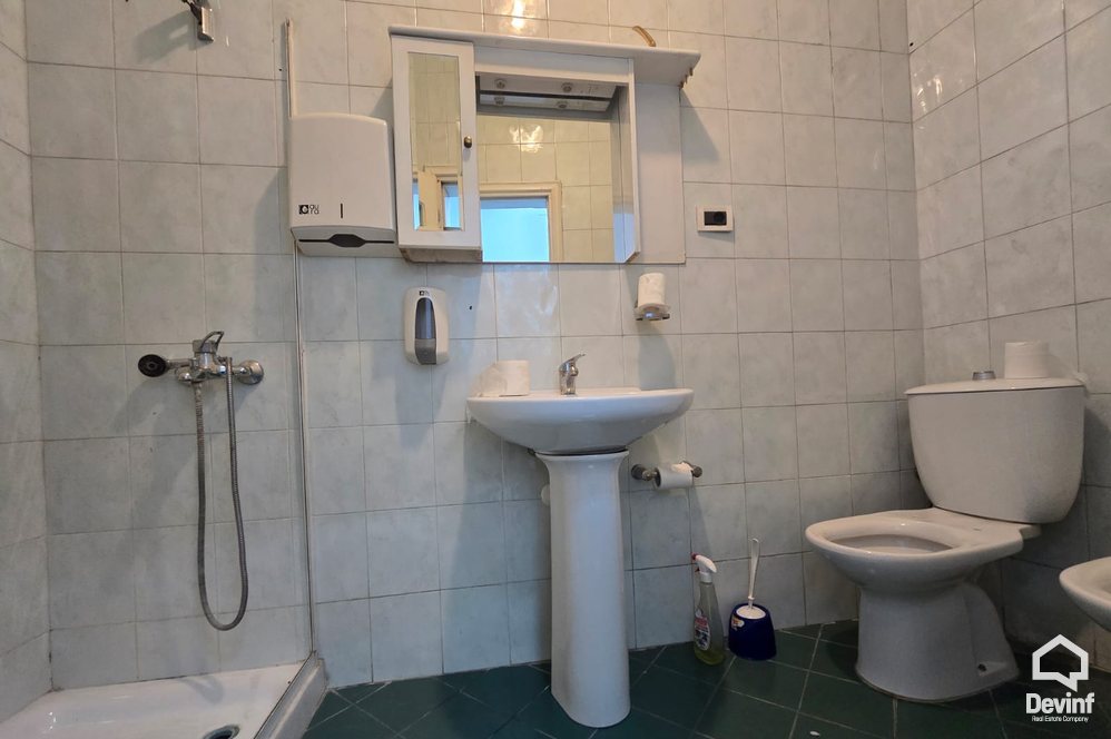 Tirane For Rent Multifunctional Building Commercial building located in Str. Myslym Shyri Office klinike dentare qender estetike Multifunctional Building klinike