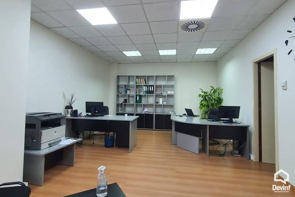 Tirane Shitje Dyqan  Zyre/dyqan ne nje qender biznesi qe ndodhet ne qender te Tiranes zyre dyqan qender biznesi