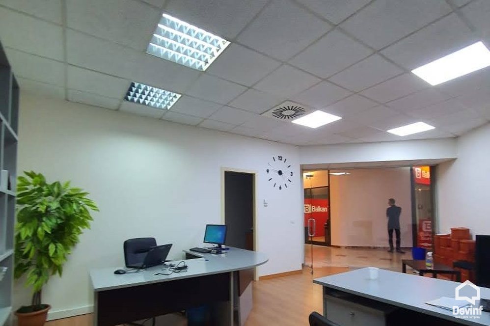 Tirane Shitje Dyqan  Zyre/dyqan ne nje qender biznesi qe ndodhet ne qender te Tiranes zyre dyqan qender biznesi