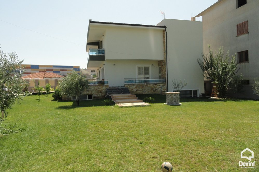 Tirane For Rent Villa Me shume se 4 dhoma Villa in Sauk area