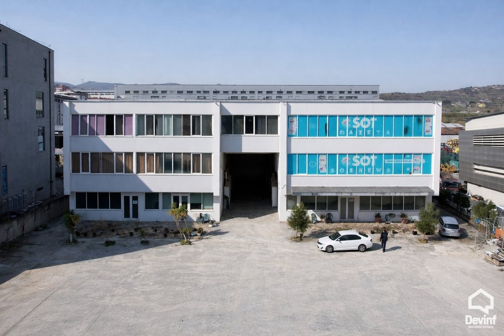 Tirane Shitje Magazine Magazine ne buze te rruges dytesore, ne Autrostraden Tirane-Durres toke industriale magazine industri Qender Biznesi