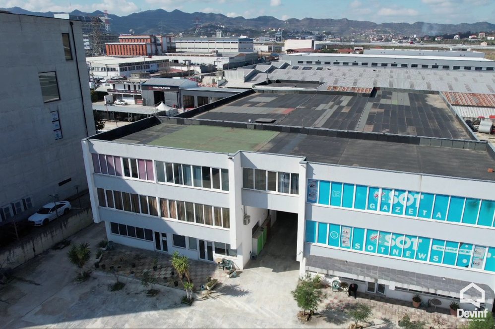 Tirane Shitje Magazine Magazine ne buze te rruges dytesore, ne Autrostraden Tirane-Durres toke industriale magazine industri Qender Biznesi