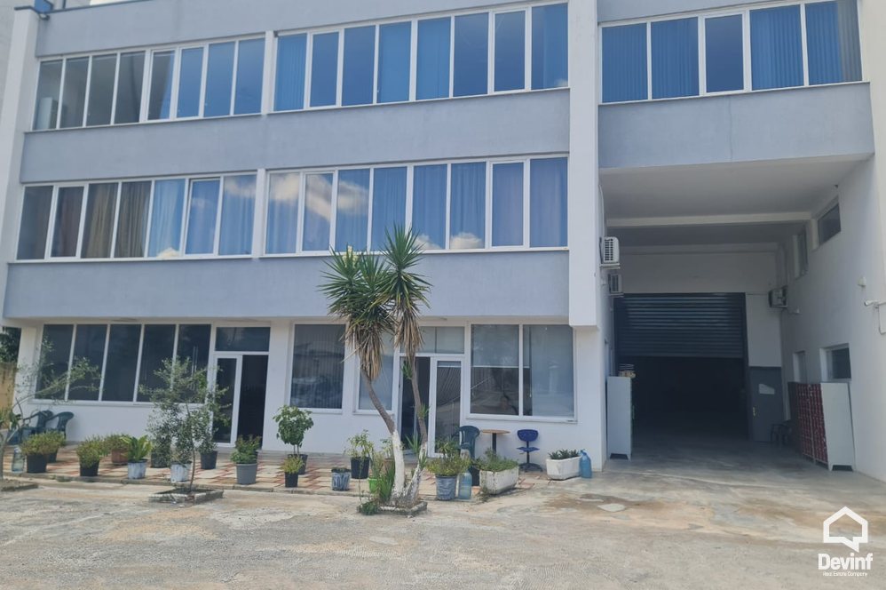 Tirane Shitje Magazine Magazine ne buze te rruges dytesore, ne Autrostraden Tirane-Durres toke industriale magazine industri Qender Biznesi