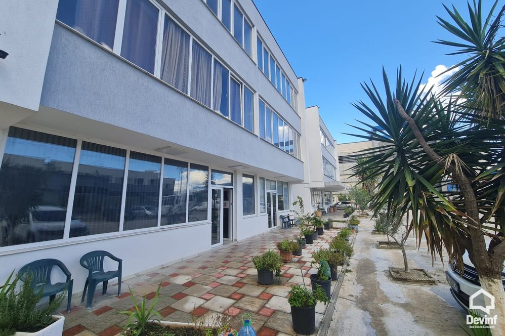 Tirane Shitje Magazine Magazine ne buze te rruges dytesore, ne Autrostraden Tirane-Durres toke industriale magazine industri Qender Biznesi