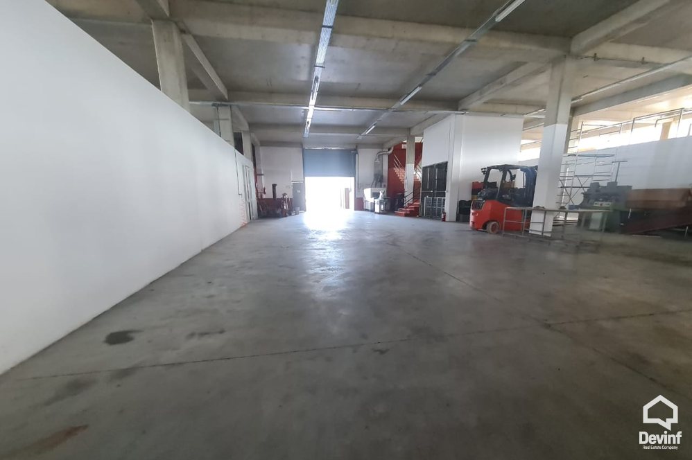 Tirane Shitje Magazine Magazine ne buze te rruges dytesore, ne Autrostraden Tirane-Durres toke industriale magazine industri Qender Biznesi