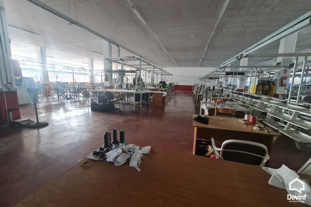 Tirane Shitje Magazine Magazine ne buze te rruges dytesore, ne Autrostraden Tirane-Durres toke industriale magazine industri Qender Biznesi