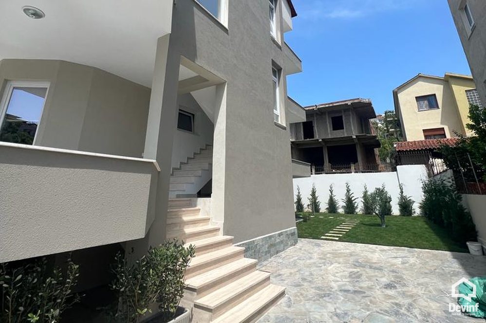 Durres For Sale Villa Me shume se 4 dhoma Villa in the area of Durres Regional Hospital Villa
