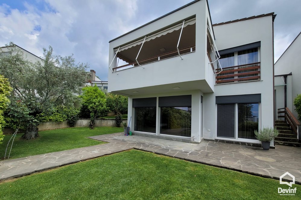 Tirane Qera Vile 4+1 Vile ne kompleks vilash ne zonen e TEG vile kompleks rezidencial