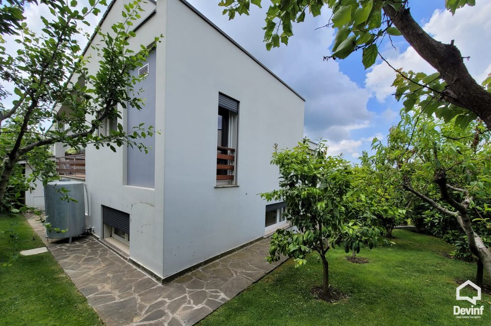 Tirane Qera Vile 4+1 Vile ne kompleks vilash ne zonen e TEG vile kompleks rezidencial