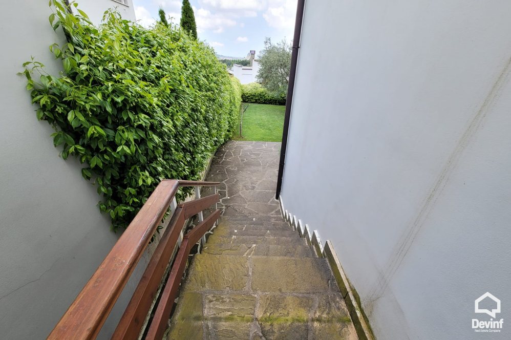 Tirane Qera Vile 4+1 Vile ne kompleks vilash ne zonen e TEG vile kompleks rezidencial