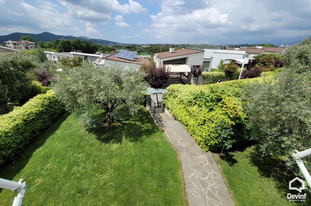 Tirane Qera Vile 4+1 Vile ne kompleks vilash ne zonen e TEG vile kompleks rezidencial