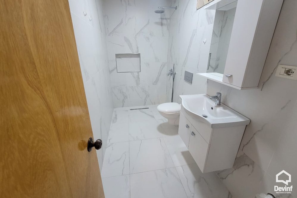 Tirane Qera Apartament 2+1 Apartament/zyre me qira ne Rrugen Myslym Shyri apartament zyre