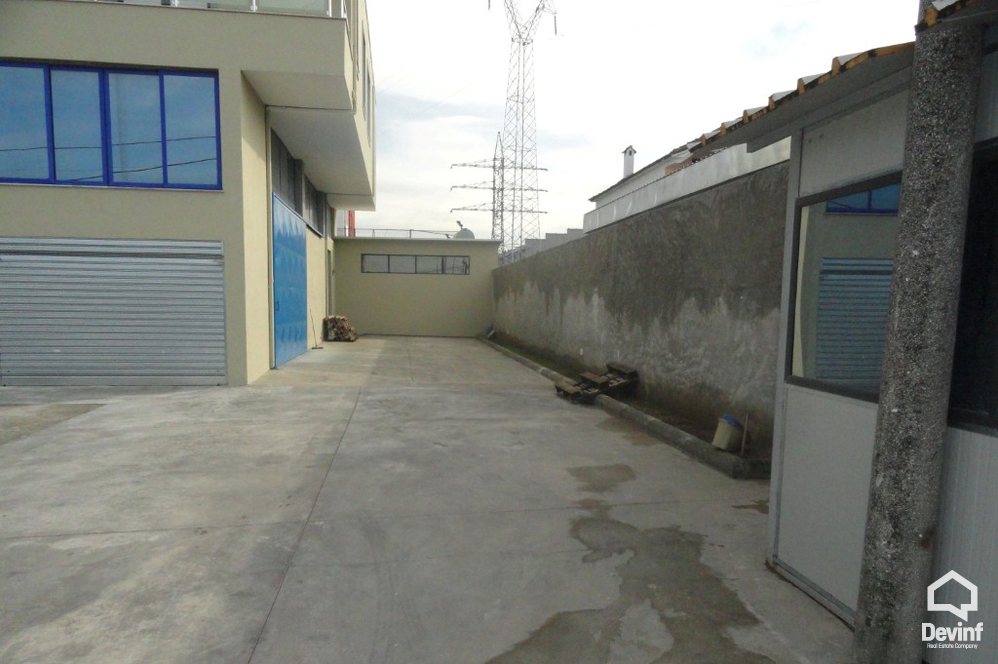 Tirane Qera Zyre Ambjent zyrash/laborator ne fillim te Autostrades Tirane-Durres zyre klinike laborator mjekesor laborator