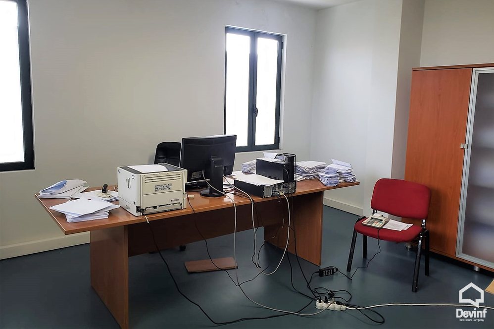 Tirane Qera Zyre Ambjent zyrash/laborator ne fillim te Autostrades Tirane-Durres zyre klinike laborator mjekesor laborator