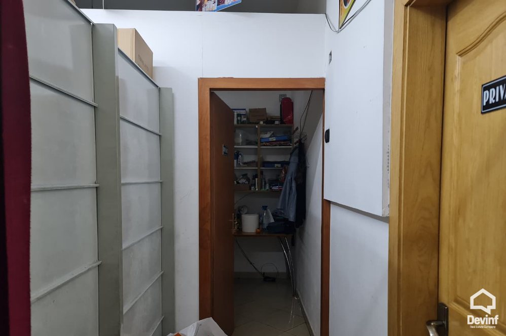 Tirane Qera Dyqan  Prane ish Ekspozita Shqiperia Sot zyre dyqan klinike zyre avokati studio ligjore