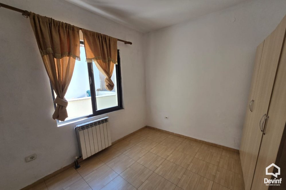 Tirane Qera Apartament Me shume se 4 dhoma Zyre/apartament tek Qyteti Studenti apartament zyre shkolle kursesh
