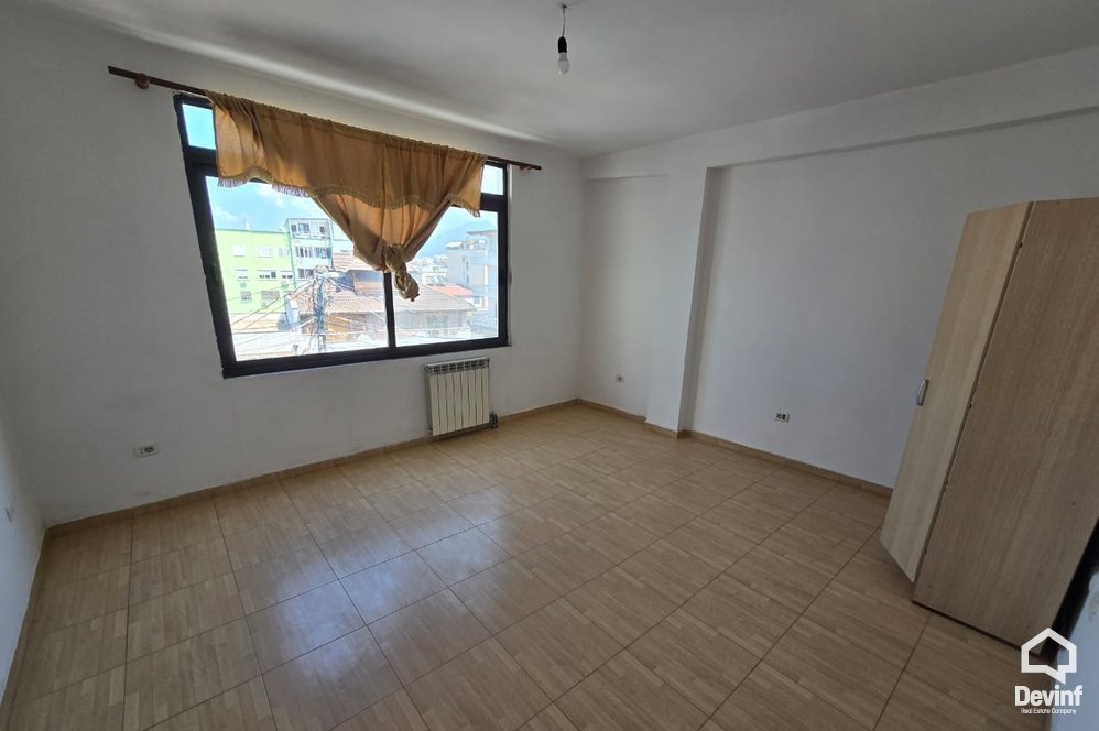 Tirane Qera Apartament Me shume se 4 dhoma Zyre/apartament tek Qyteti Studenti apartament zyre shkolle kursesh