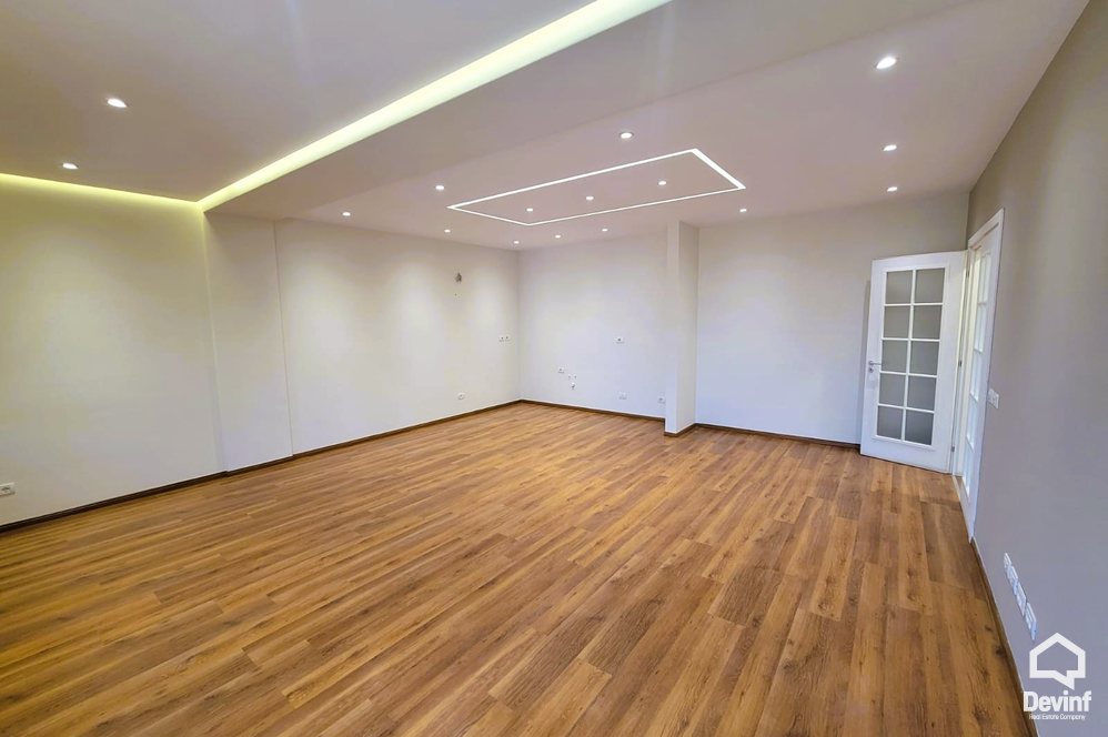 Tirane Qera Apartament 3+1 Zyre ne zonen e Zogut te Zi (Sheshi Karl Topia) zyre qender estetike call center klinike