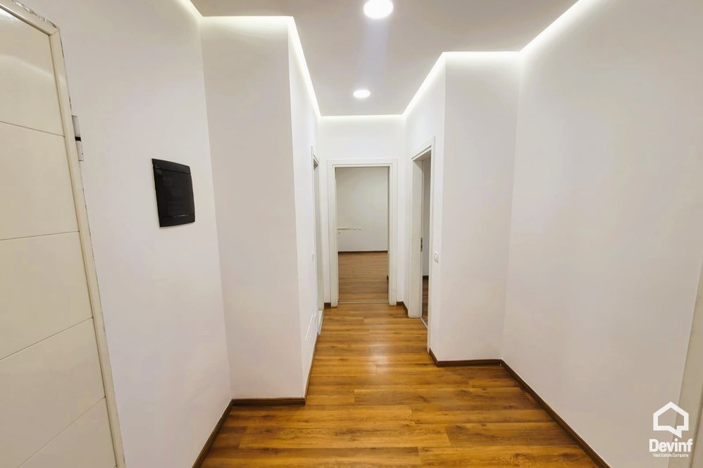 Tirane Qera Apartament 3+1 Zyre ne zonen e Zogut te Zi (Sheshi Karl Topia) zyre qender estetike call center klinike