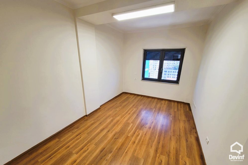 Tirane Qera Apartament 3+1 Zyre ne zonen e Zogut te Zi (Sheshi Karl Topia) zyre qender estetike call center klinike