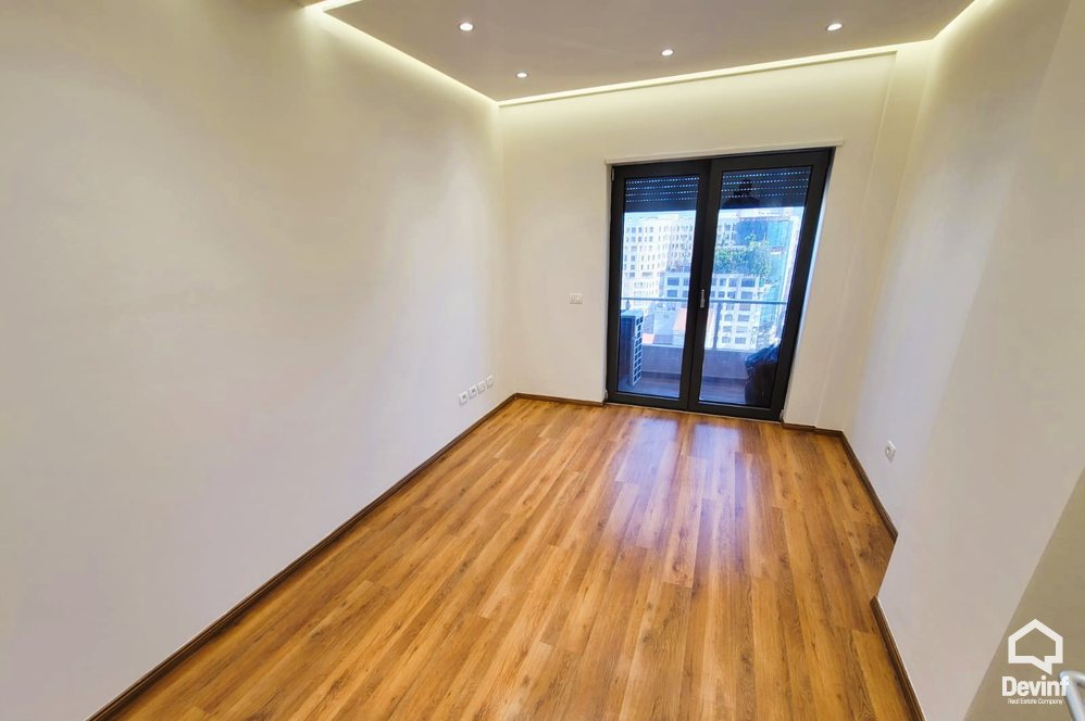 Tirane Qera Apartament 3+1 Zyre ne zonen e Zogut te Zi (Sheshi Karl Topia) zyre qender estetike call center klinike