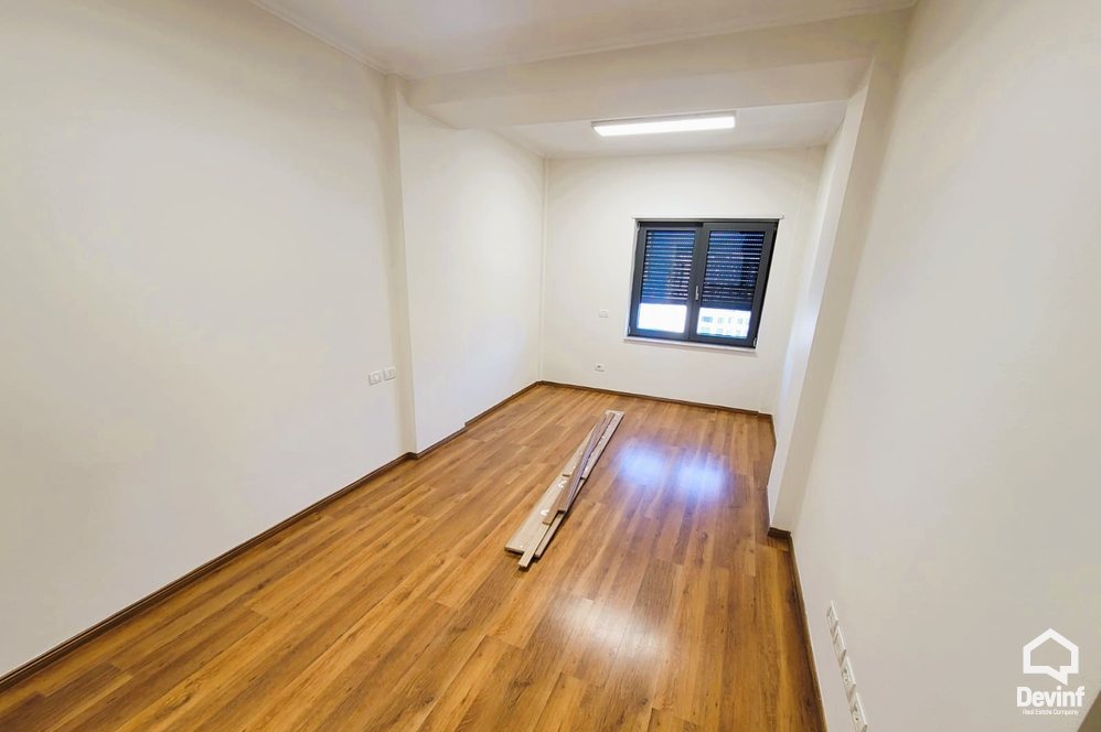 Tirane Qera Apartament 3+1 Zyre ne zonen e Zogut te Zi (Sheshi Karl Topia) zyre qender estetike call center klinike