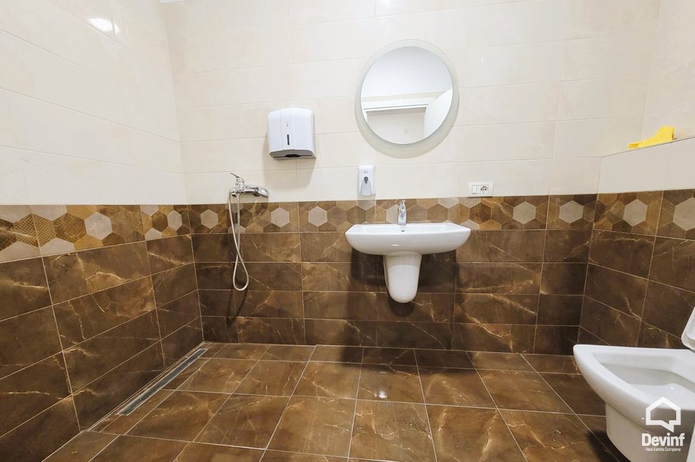 Tirane Qera Apartament 3+1 Zyre ne zonen e Zogut te Zi (Sheshi Karl Topia) zyre qender estetike call center klinike