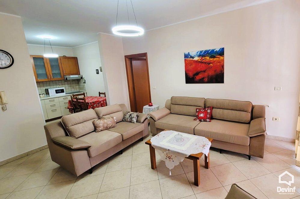 Tirane Qera Apartament 3+1 Apartament ne Rr. Kavajes, prane me qendren e Tiranes apartament
