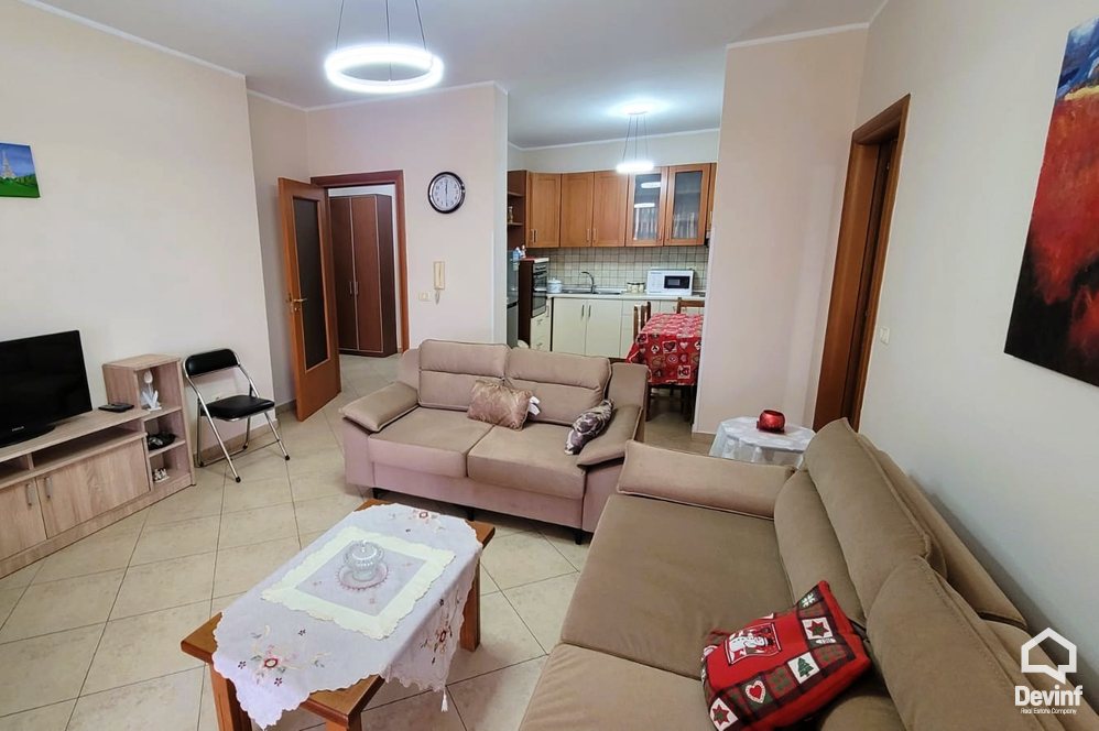 Tirane Qera Apartament 3+1 Apartament ne Rr. Kavajes, prane me qendren e Tiranes apartament