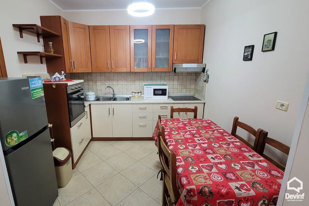 Tirane Qera Apartament 3+1 Apartament ne Rr. Kavajes, prane me qendren e Tiranes apartament