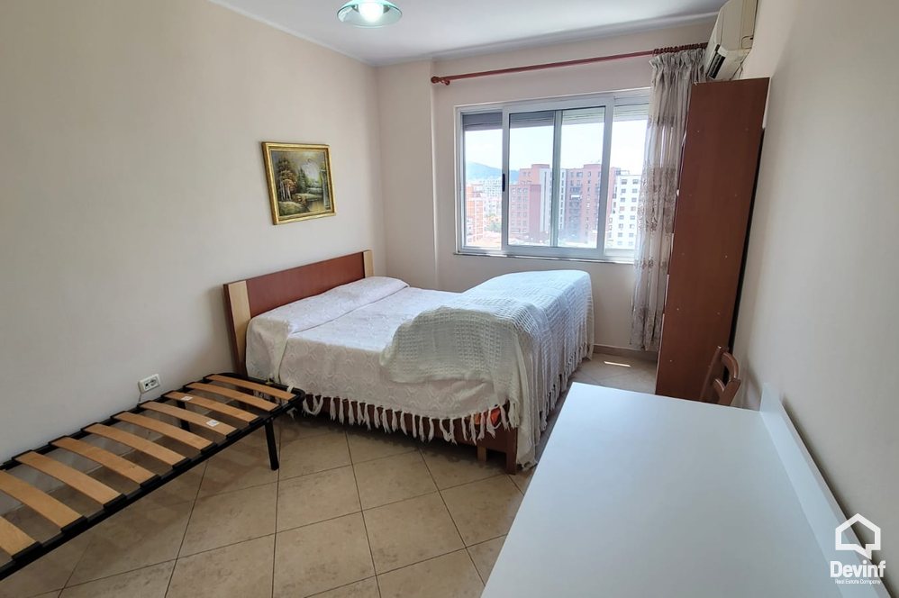 Tirane Qera Apartament 3+1 Apartament ne Rr. Kavajes, prane me qendren e Tiranes apartament
