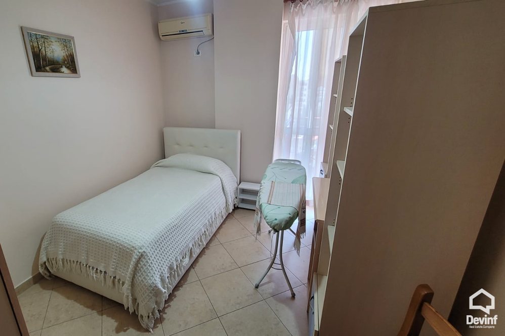 Tirane Qera Apartament 3+1 Apartament ne Rr. Kavajes, prane me qendren e Tiranes apartament
