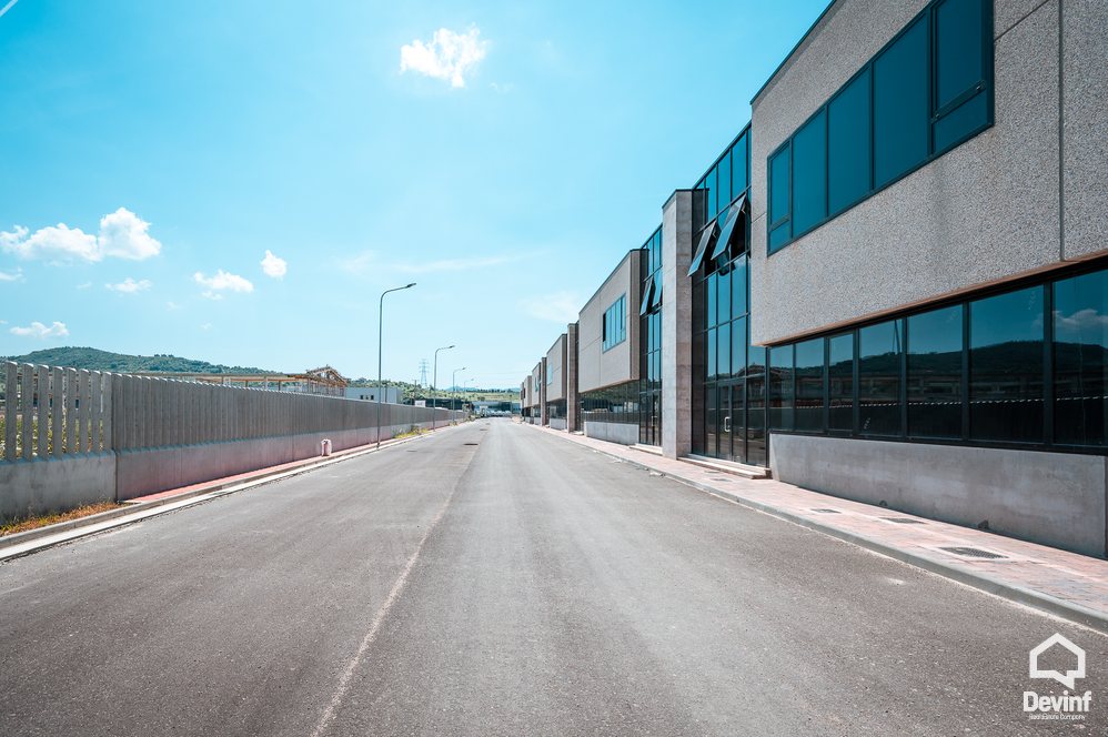 Tirane Shitje Magazine Autostrada Tirane-Durres zyre magazine prodhim show room