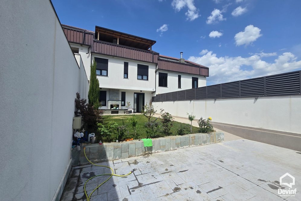 Tirane For Rent Villa 4+1 Vila for rent in the area of Berzhita Municipaly, Tirane Villa Residence