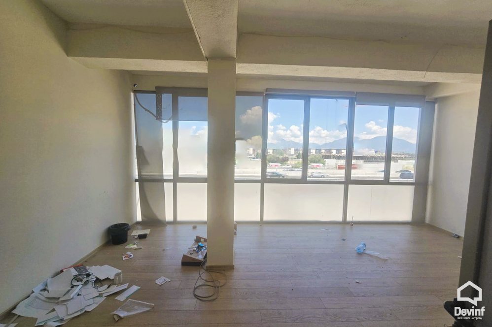 Tirane Qera Ndertese Multifunksionale Ndertese dhe toke per qira ne Autostraden Tirane-Durres magazine prodhim show room ekspozite zyra