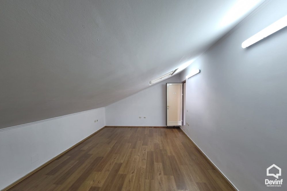 Tirane For Sale Villa Me shume se 4 dhoma Villa located in Student City area Office Villa Office kopesht femijesh shkolle kursesh