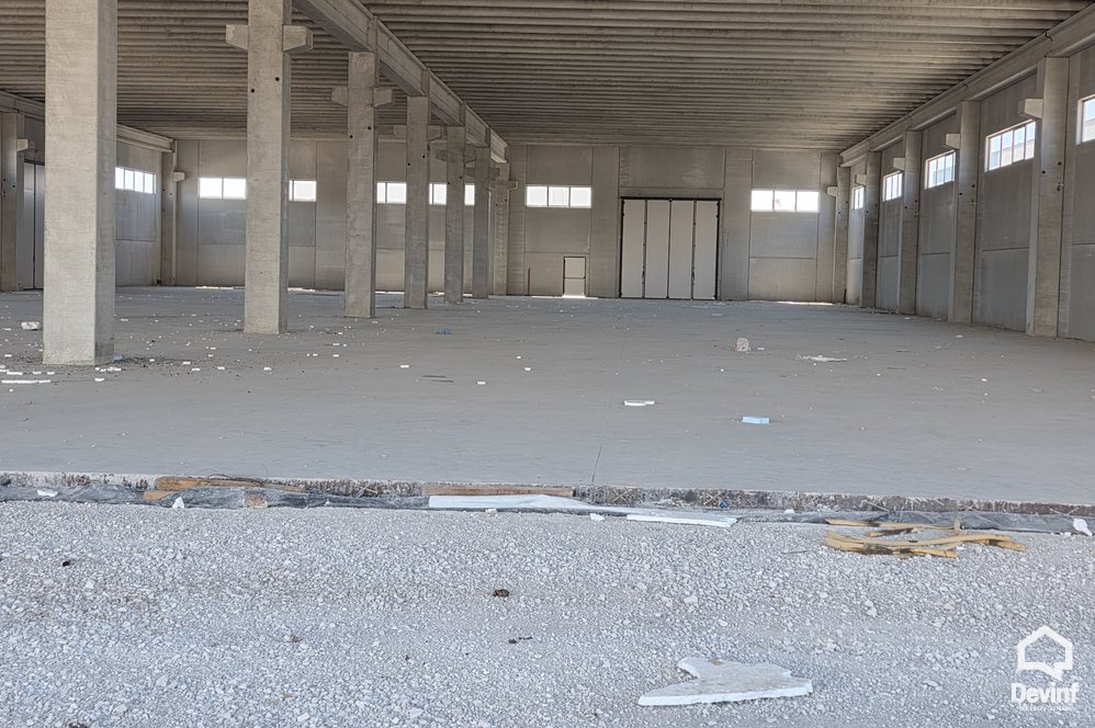 Durres Shitje Magazine Shitet Magazinë pranë Portit të Ri, Porto Romano magazine prodhim industri