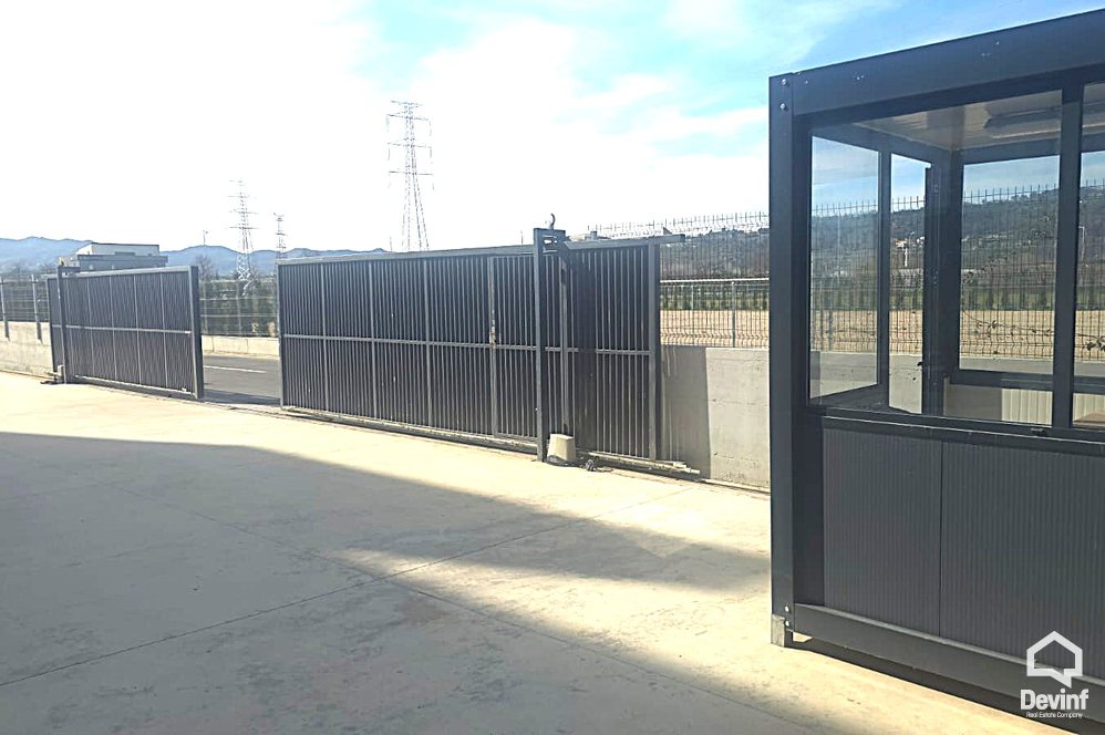 Tirane For Rent Multifunctional Building Premium Industrial Building on the Tirana – Durrës Highway Office Warehouse Fabrication fasoneri show room
